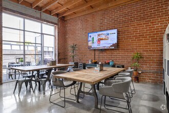 3384 Robertson Pl, Los Angeles, CA to rent Interior Photo- Image 2 of 7