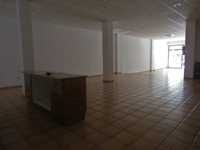 Retail in Ontinyent, Valencia to rent - Building Photo - Image 2 of 9