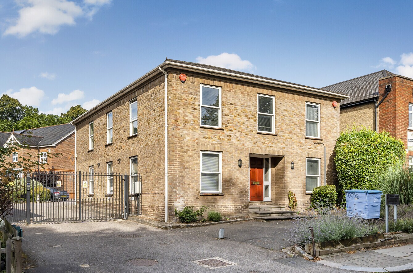 42 Chase Side, Enfield for sale Primary Photo- Image 1 of 1