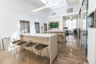 15 W 38th St, New York, NY to rent Interior Photo- Image 1 of 5