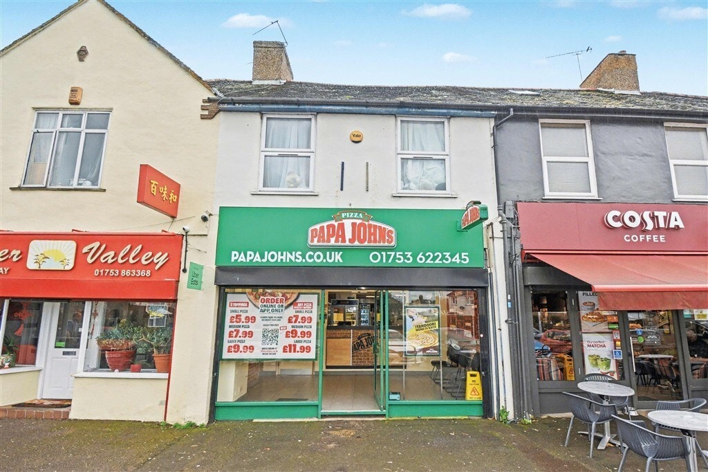 207 Dedworth Rd, Windsor for sale Primary Photo- Image 1 of 5