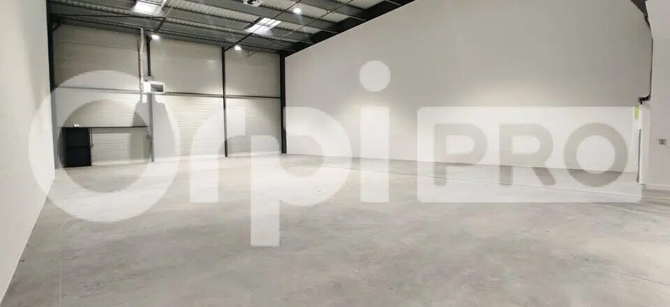 Light Industrial in Corbeil-Essonnes to rent - Interior Photo - Image 2 of 10