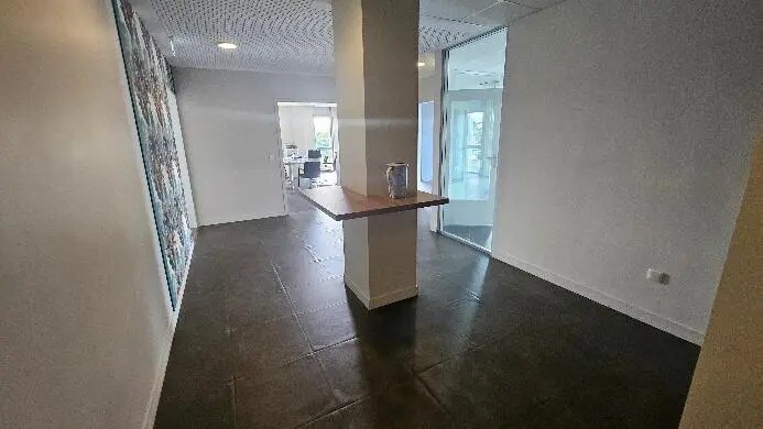 48 Rue De Nantes, Thouaré-sur-Loire to rent - Interior Photo - Image 2 of 5