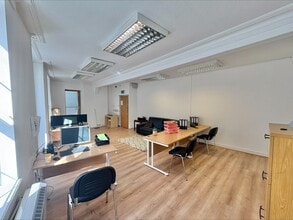 1-2 Baillie St, Rochdale to rent Interior Photo- Image 2 of 6