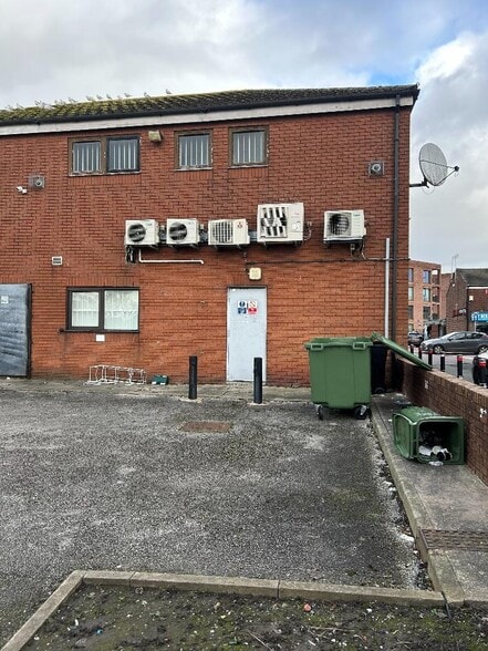 64 Old Church St, Manchester to rent - Building Photo - Image 2 of 8