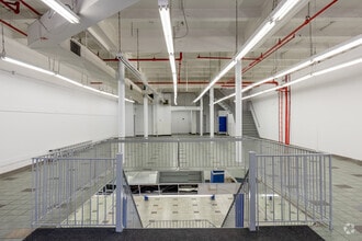 512 W 181st St, New York, NY for sale Interior Photo- Image 2 of 4