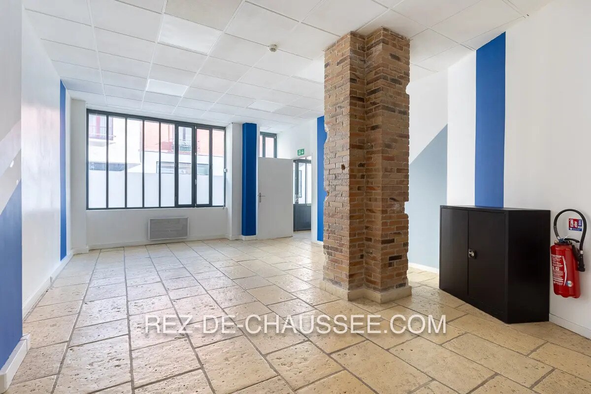 Retail in Paris for sale Interior Photo- Image 1 of 9