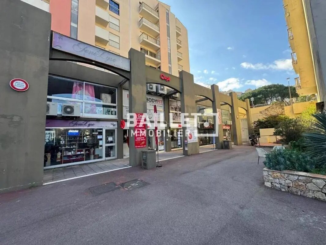 Office in Le Cannet to rent Building Photo- Image 1 of 19