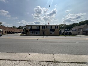 304 W Maple St, New Lenox, IL for rent Building Photo- Image 1 of 15