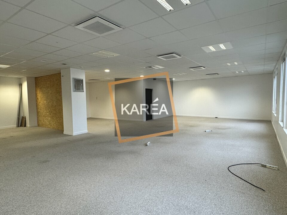 Office in Chessy to rent Interior Photo- Image 1 of 6