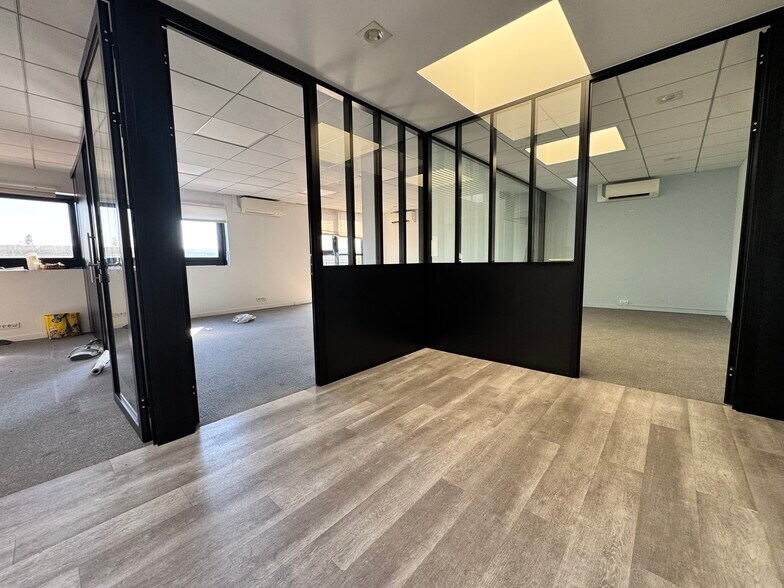 Light Industrial in Carrières-sur-Seine to rent - Building Photo - Image 2 of 15