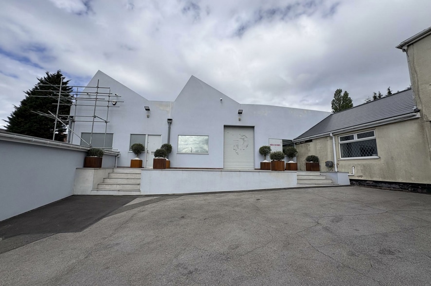153 Powke Ln, Rowley Regis to rent - Primary Photo - Image 1 of 8