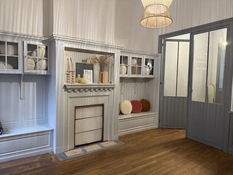 Office in Bordeaux to rent - Interior Photo - Image 2 of 3