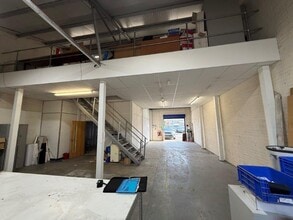 26B Lyon Rd, Walton-On-Thames to rent Interior Photo- Image 1 of 5