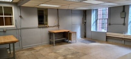 37 Greenwoods Rd, New Hartford, CT to rent Interior Photo- Image 2 of 2