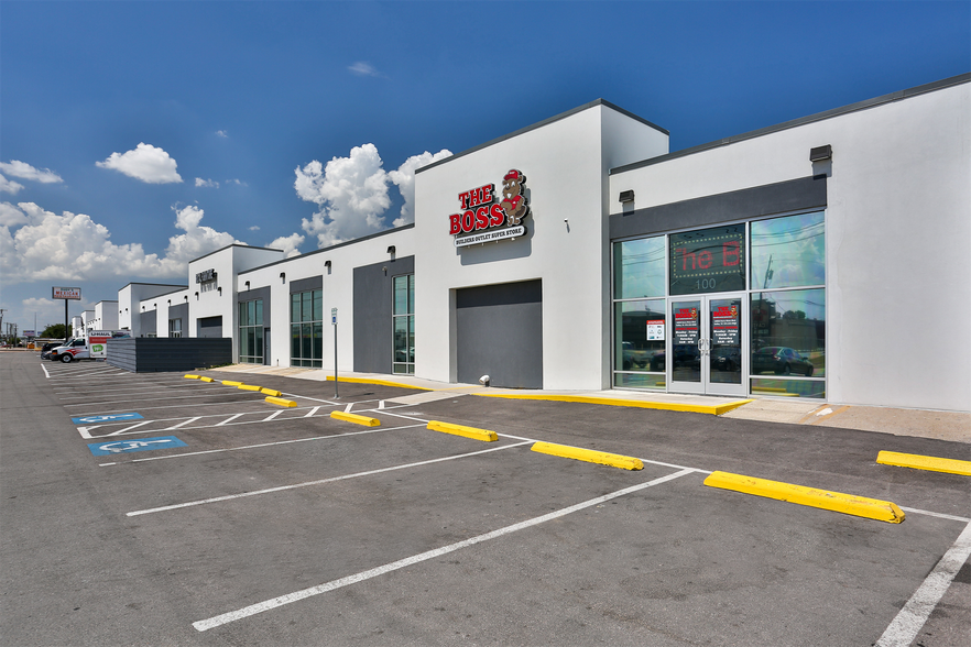 10850 Harry Hines Blvd, Dallas, TX 75220 Retail for Lease UK