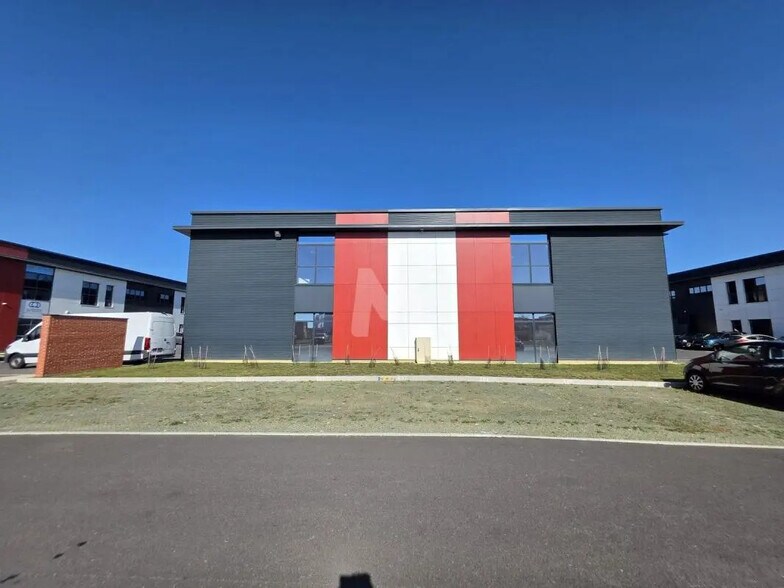 Light Industrial in Lieusaint for sale - Building Photo - Image 3 of 9