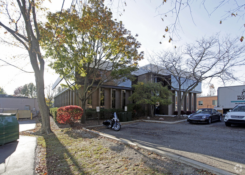 42690 Woodward Ave, Bloomfield Hills, MI for rent - Building Photo - Image 2 of 7