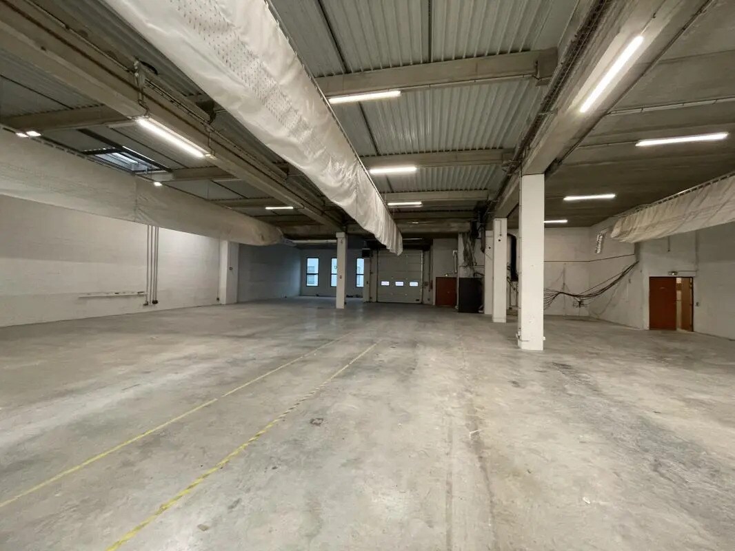 Light Industrial in Villeneuve-la-Garenne to rent Building Photo- Image 1 of 12