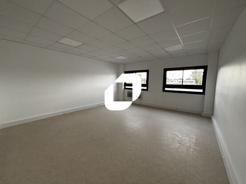 Office in Brétigny-sur-Orge to rent Interior Photo- Image 1 of 11