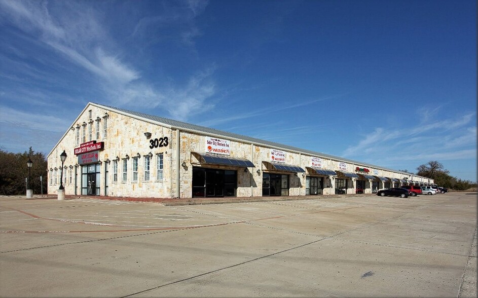 3023 E Interstate 30, Fate, TX for rent - Building Photo - Image 1 of 3