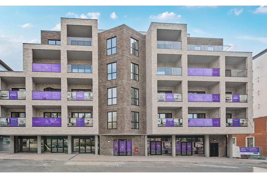 3 Firgrove Rd, Farnborough to rent - Building Photo - Image 1 of 4