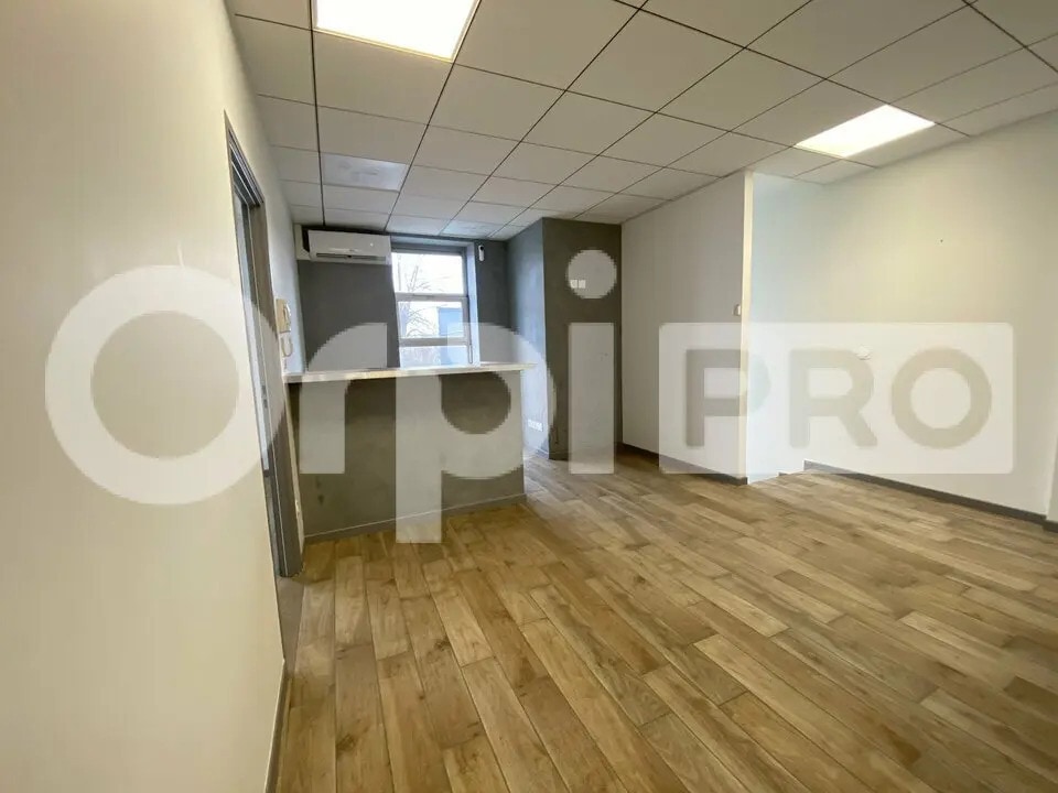 Location Bureaux 150 m² - Photo 1