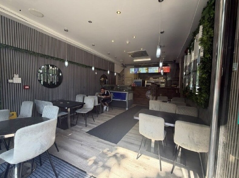 298-300 Holloway Rd, London to rent - Building Photo - Image 2 of 4
