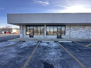 7130-7154 Missouri 14 Hwy, Sparta, MO for rent Building Photo- Image 2 of 5