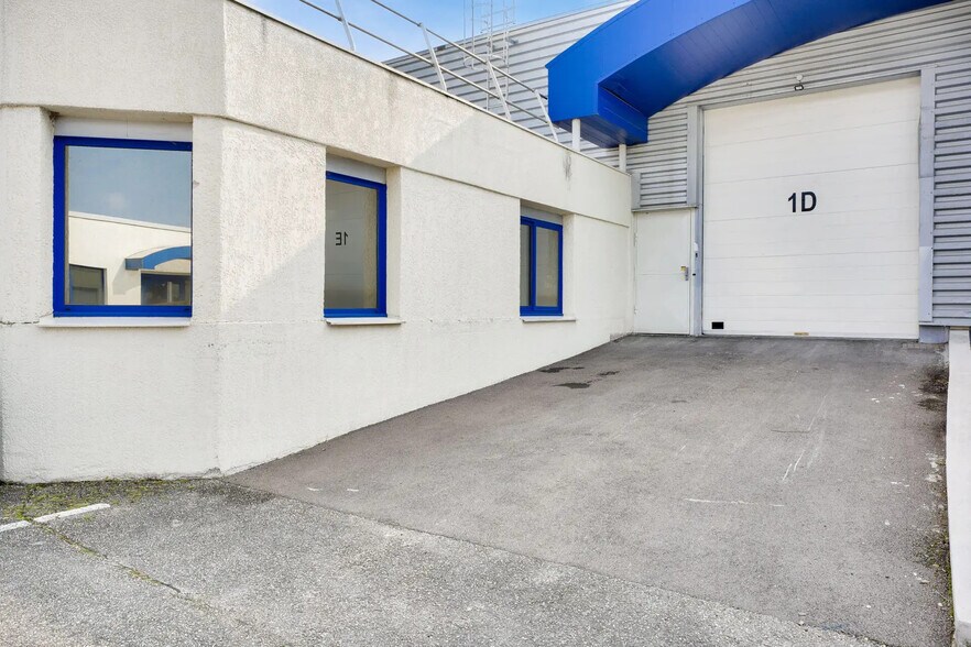 5 Chemin Du Favier, Saint-Genis-Laval to rent - Building Photo - Image 2 of 6