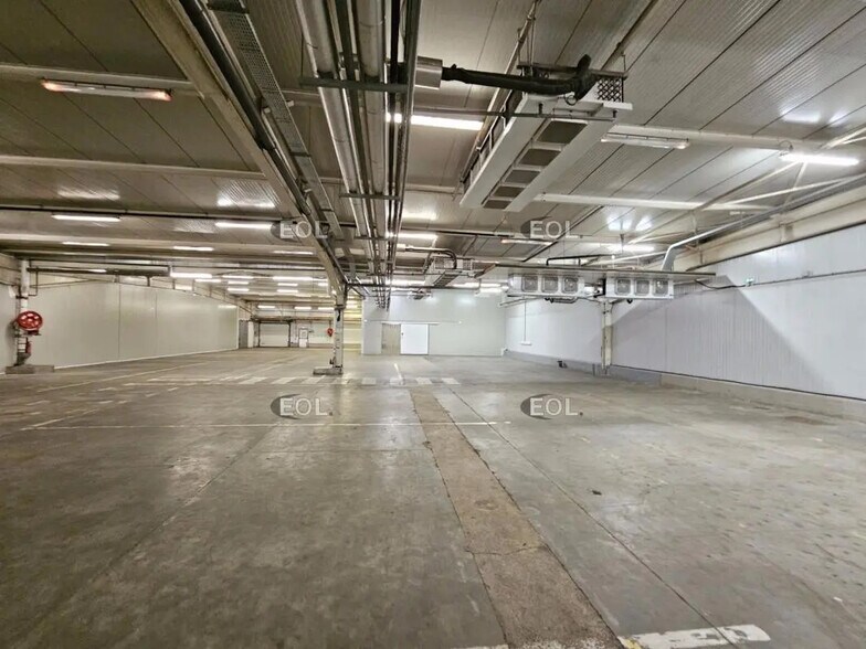 Industrial in Orly to rent - Interior Photo - Image 3 of 9