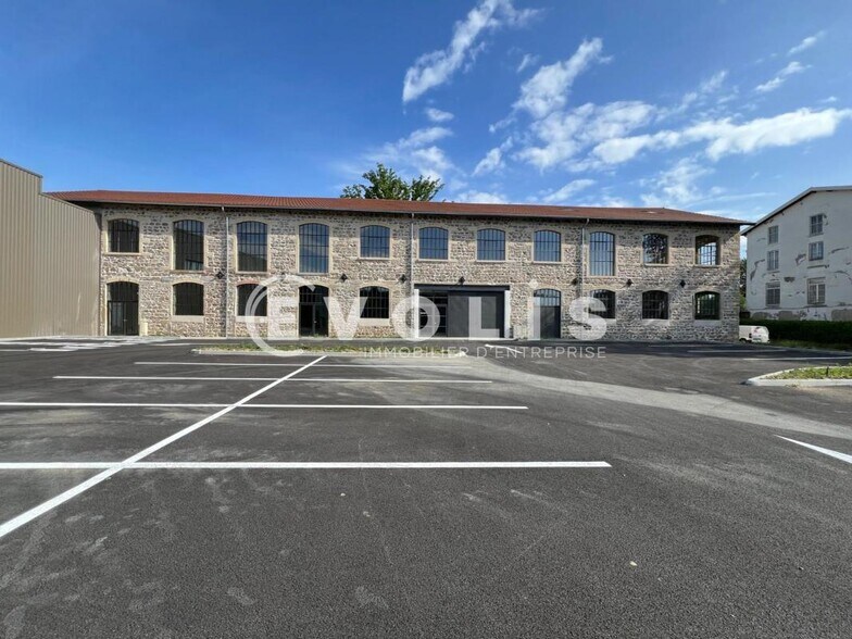 8 Rue De La Pierre Bleue, Chaponost for sale - Building Photo - Image 1 of 7
