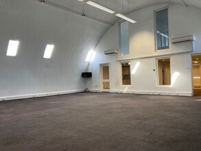 Kemble Airfield, Kemble to rent Interior Photo- Image 1 of 1