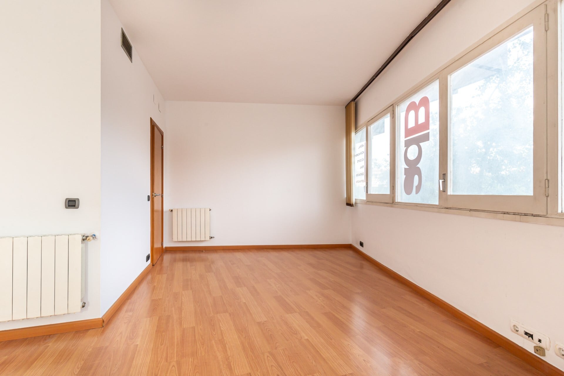 Office in Esplugues de Llobregat, Barcelona to rent Interior Photo- Image 1 of 17