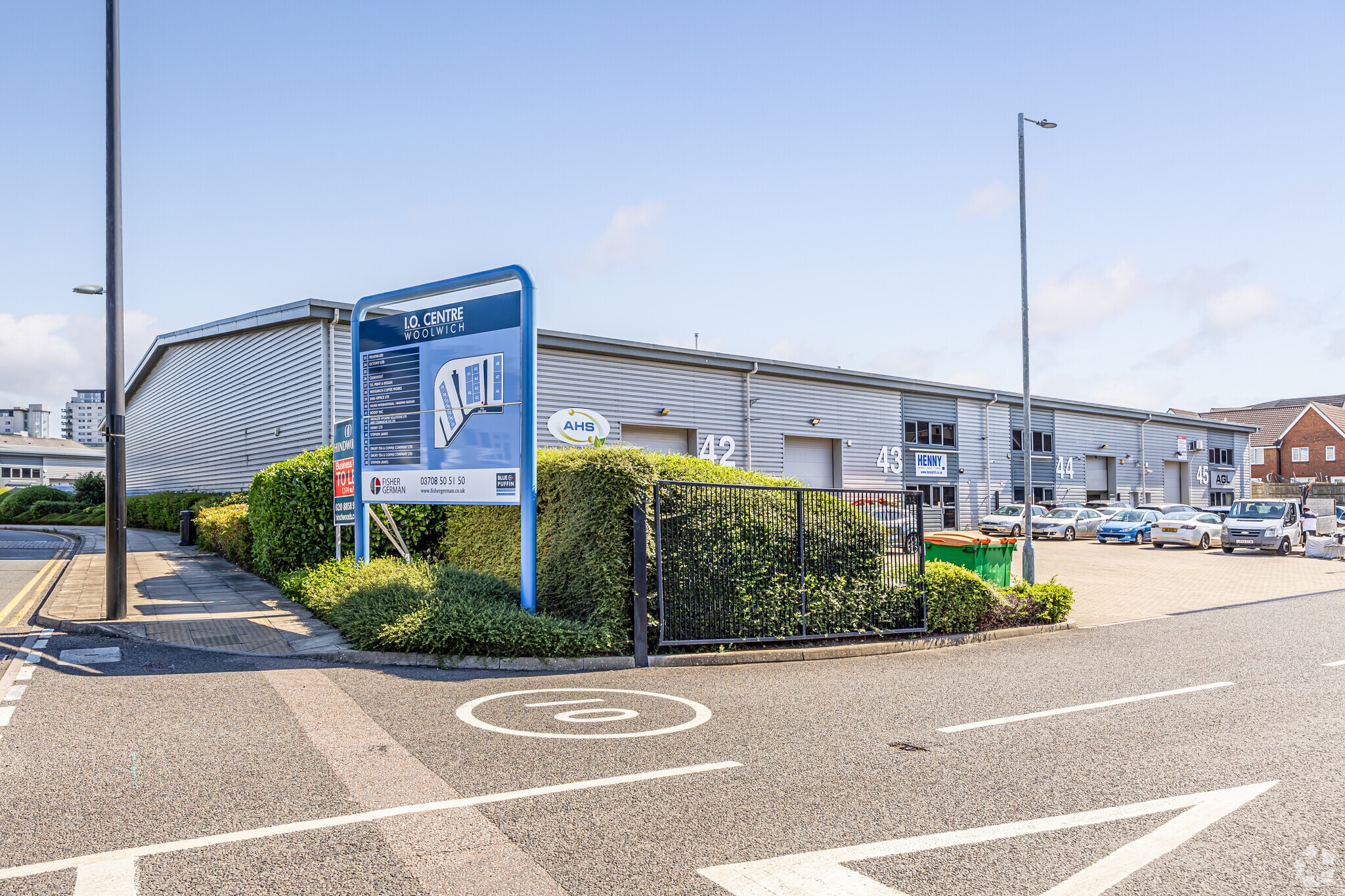 Armstrong Rd, London to rent Building Photo- Image 1 of 12