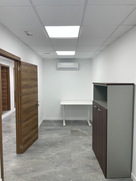 Office in València to rent - Building Photo - Image 2 of 13