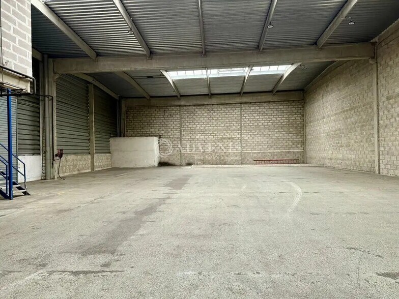 Light Industrial in Chassieu to rent - Building Photo - Image 3 of 6