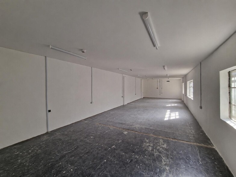 62 Chalk Farm Rd, London to rent - Interior Photo - Image 3 of 4