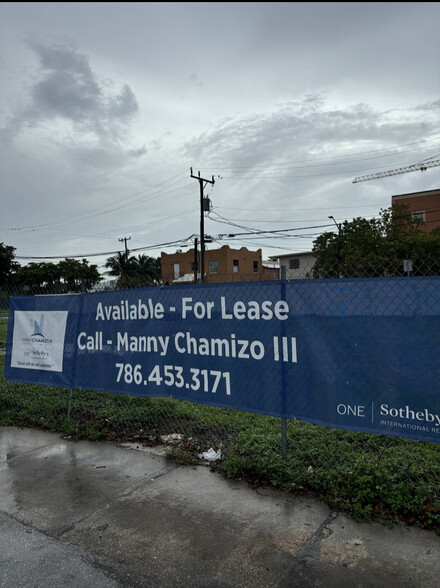 2737 NW 17th St, Miami, FL for rent - Building Photo - Image 1 of 6