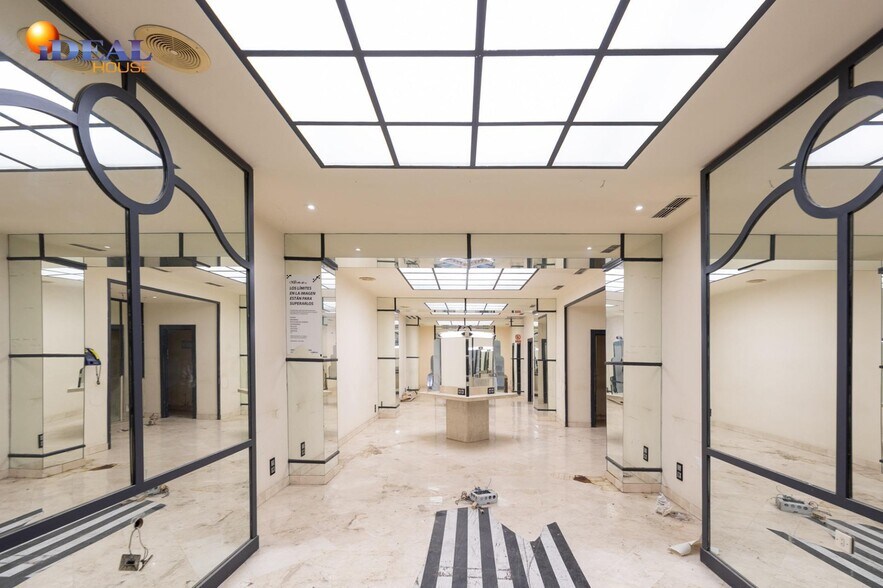 Retail in Granada for sale - Building Photo - Image 1 of 29