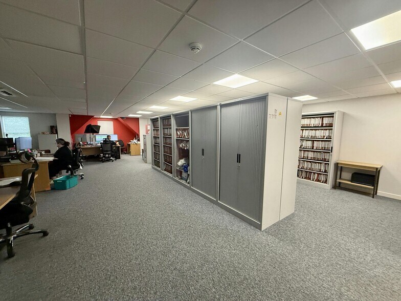 Macaulay Rd, Broadstone to rent - Building Photo - Image 2 of 10