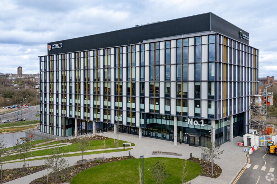 Aston Webb Blvd, Birmingham to rent - Primary Photo - Image 1 of 21