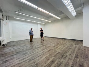 39-41 W 31st St, New York, NY for rent Building Photo- Image 1 of 4