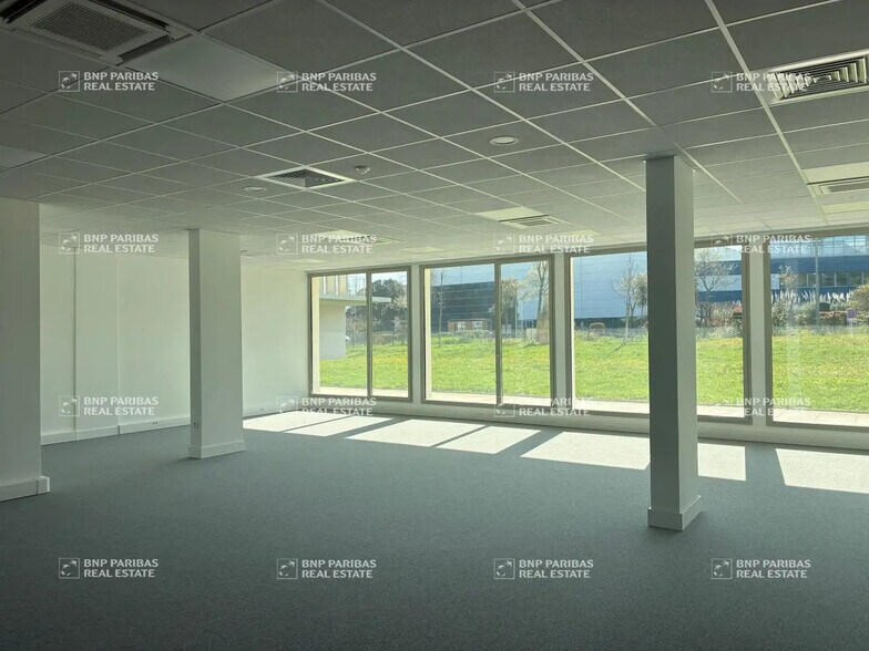 Office in Aix-en-Provence to rent - Interior Photo - Image 2 of 33