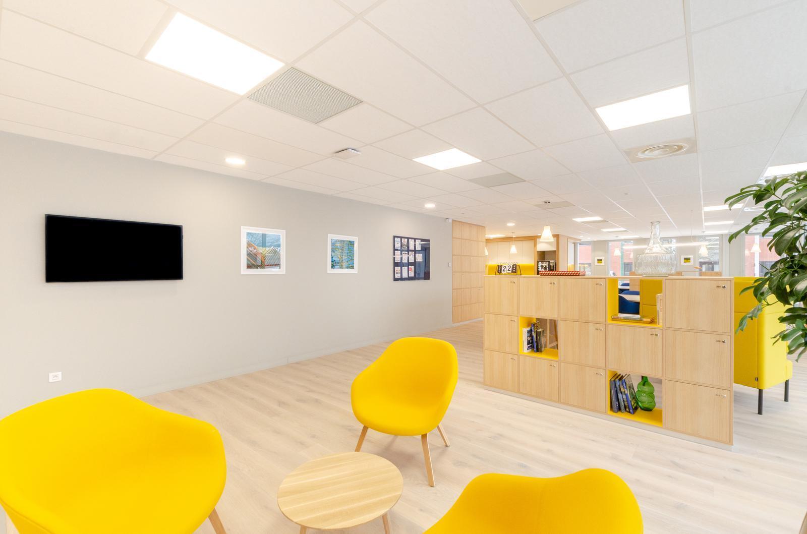 Office in  to rent Building Photo- Image 1 of 6