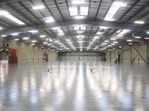 Industrial in Compans to rent Interior Photo- Image 1 of 4