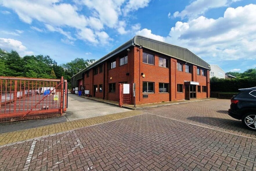 Stroudley Rd, Basingstoke to rent - Building Photo - Image 3 of 6