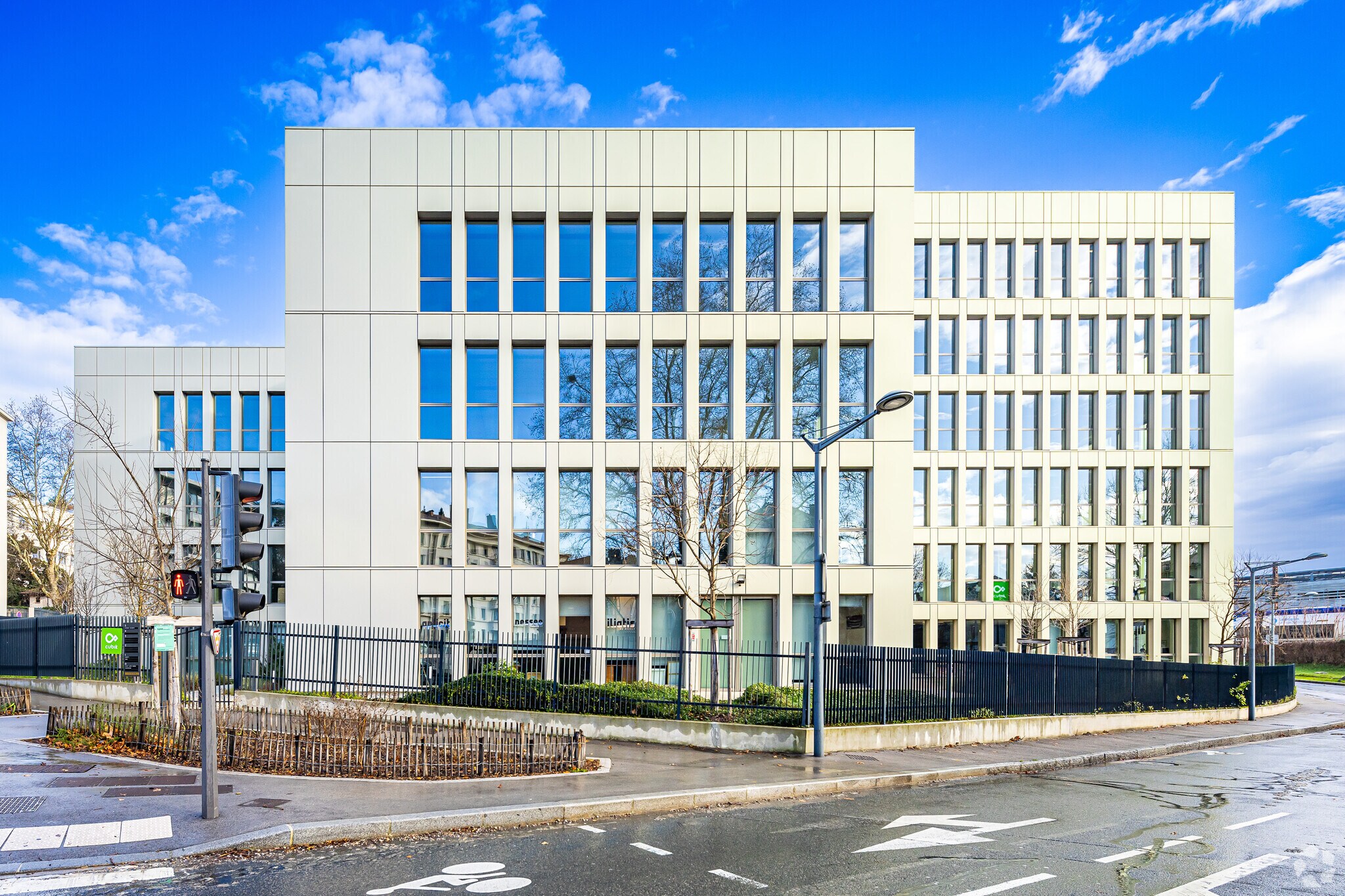 Office in Lyon to rent Primary Photo- Image 1 of 4