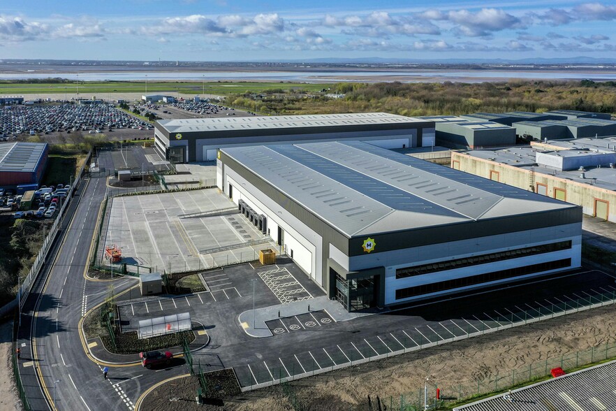 Stirling Rd, Liverpool to rent - Building Photo - Image 2 of 8