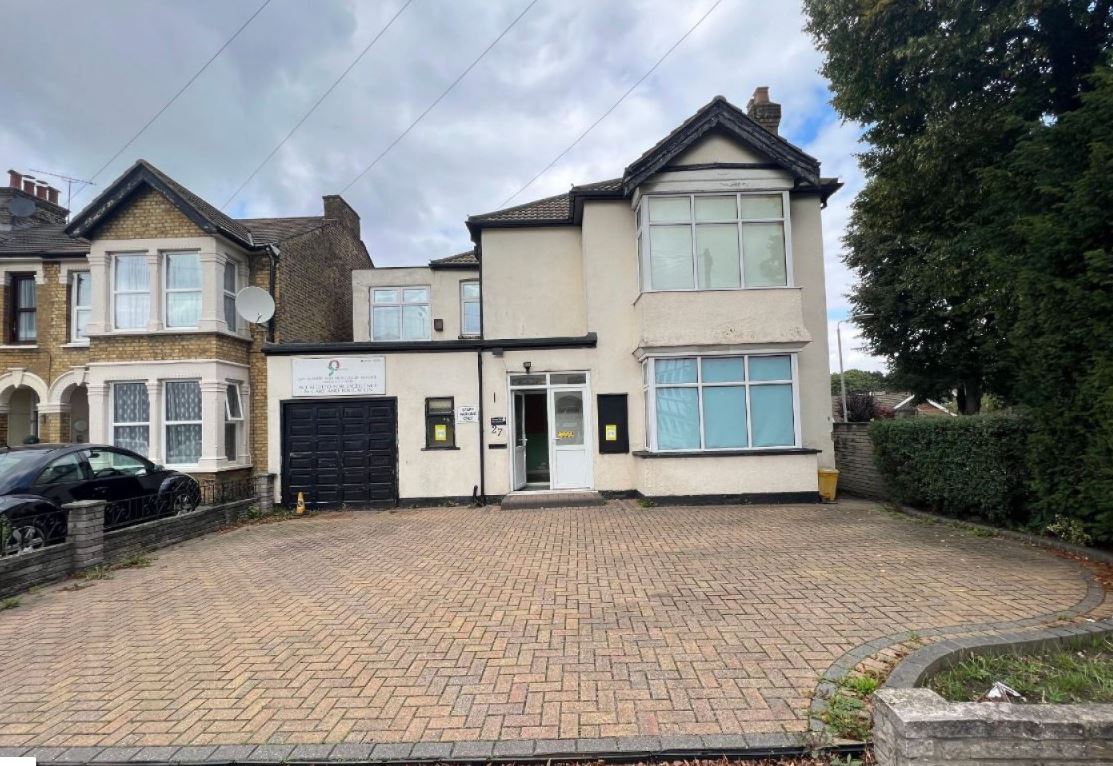 27 Heath Park Rd, Romford for sale Primary Photo- Image 1 of 1